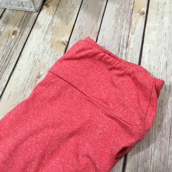 ✨OS Red Heathered Leggings by LuLaRoe✨ - Picture 2 of 3